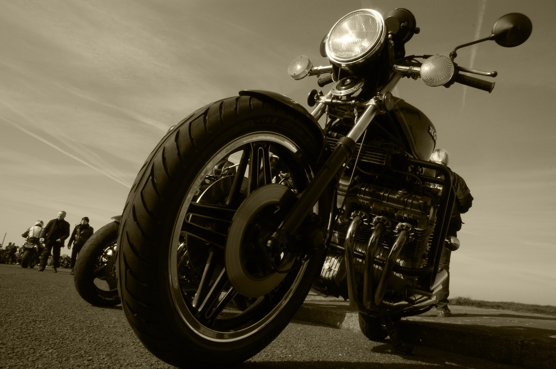 motorcycle-817561_1920